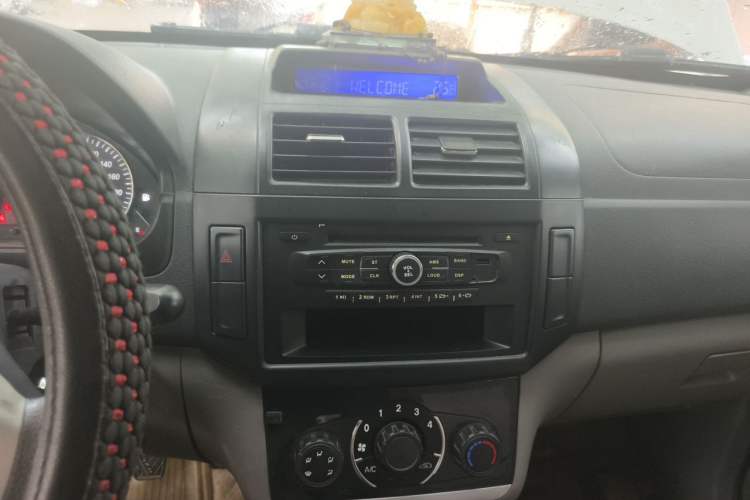 Used BAIC Weiwang M20 2014 1.5L practical type BJ415A Audio And AC Panel