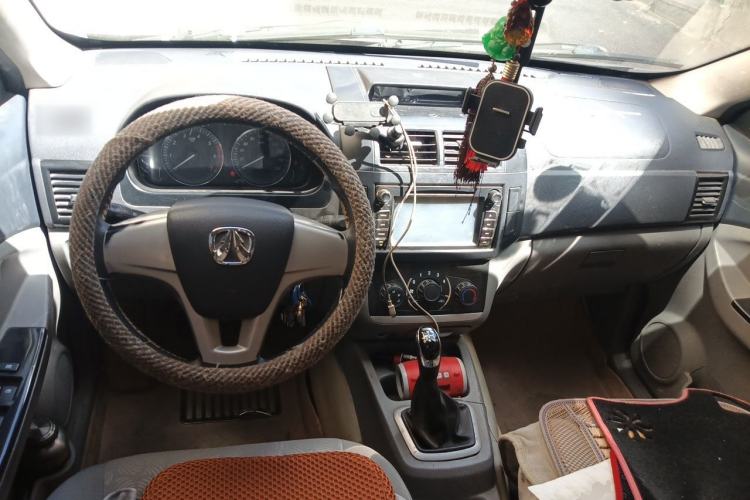Used BAIC Weiwang M20 2014 1.5L practical type BJ415A Center Console
