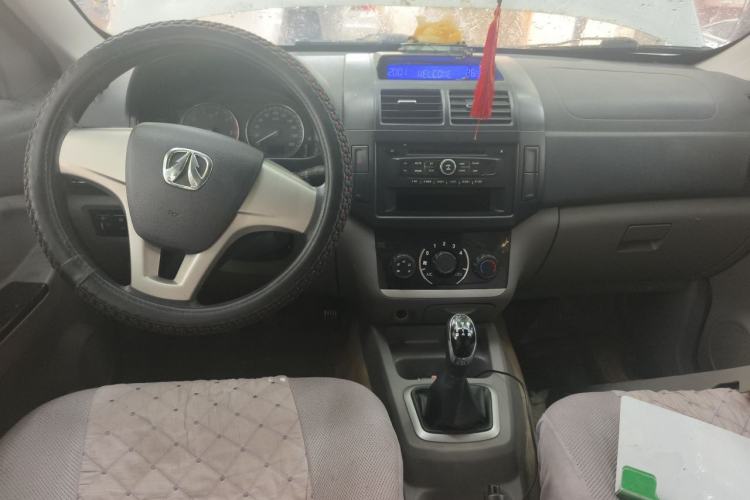 Used BAIC Weiwang M20 2014 1.5L practical type BJ415A Center Console