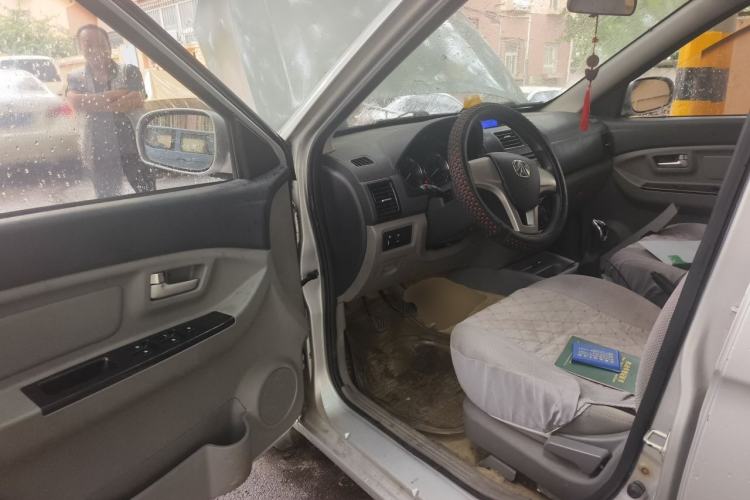 Used BAIC Weiwang M20 2014 1.5L practical type BJ415A Driver Seat