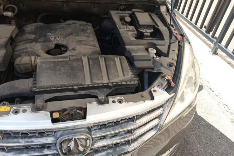 Used BAIC Weiwang M20 2014 1.5L practical type BJ415A Engine Bay Left