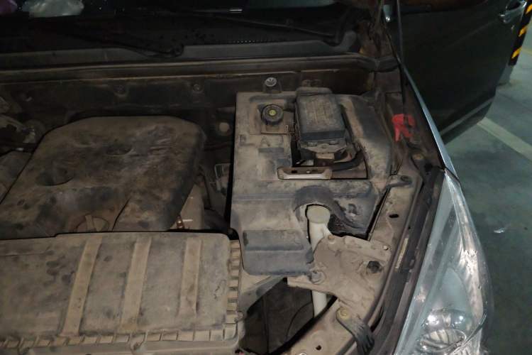 Used BAIC Weiwang M20 2014 1.5L Basic Version BJ415B Engine Bay Left
