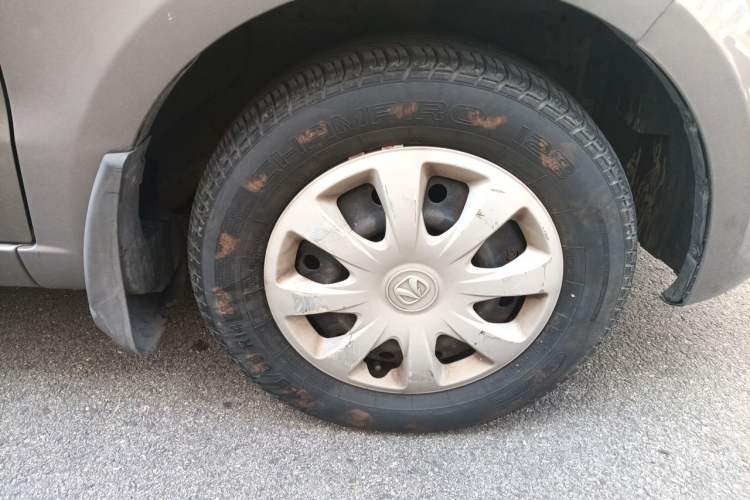 Used BAIC Weiwang M20 2014 1.5L practical type BJ415A Right Front Wheel Hub
