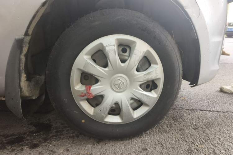 Used BAIC Weiwang M20 2014 1.5L practical type BJ415A Right Front Wheel Hub