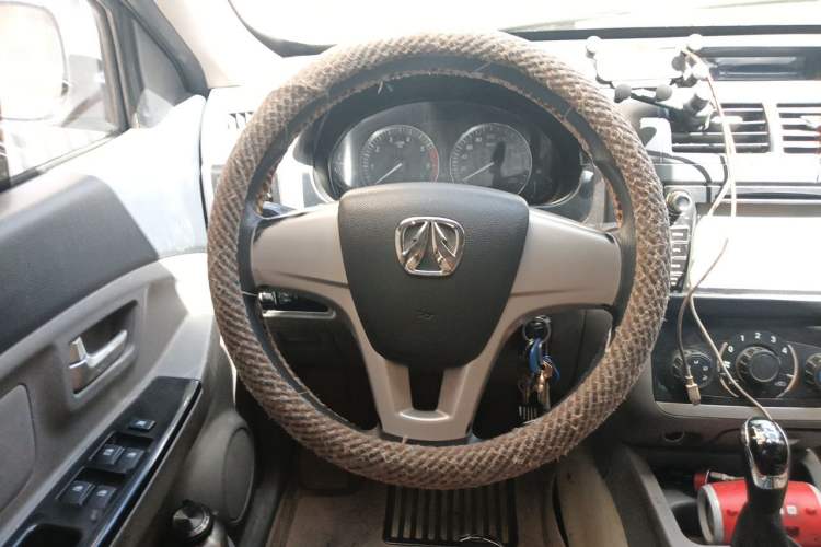 Used BAIC Weiwang M20 2014 1.5L practical type BJ415A Steering Wheel