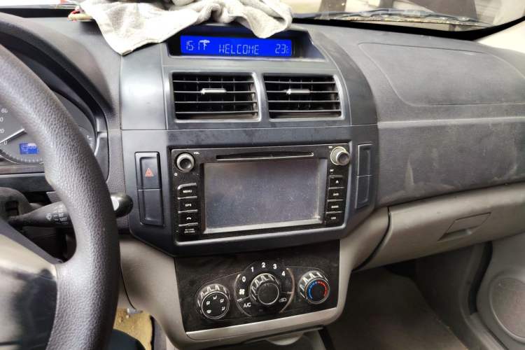 Used BAIC Weiwang M20 2014 1.5L Basic Version BJ415B Audio And AC Panel