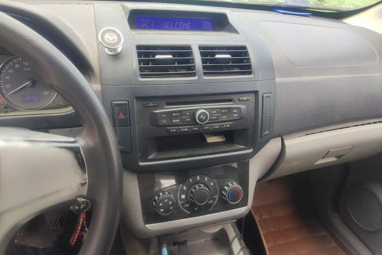 Used BAIC Weiwang M20 2014 1.5L practical type BJ415A Audio And AC Panel