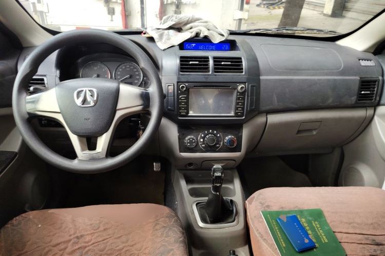 Used BAIC Weiwang M20 2014 1.5L Basic Version BJ415B Center Console