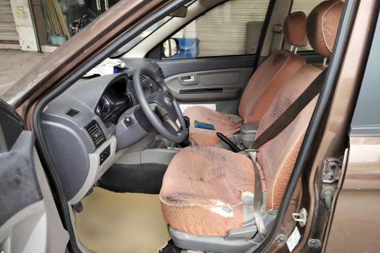 Used BAIC Weiwang M20 2014 1.5L Basic Version BJ415B Driver Seat