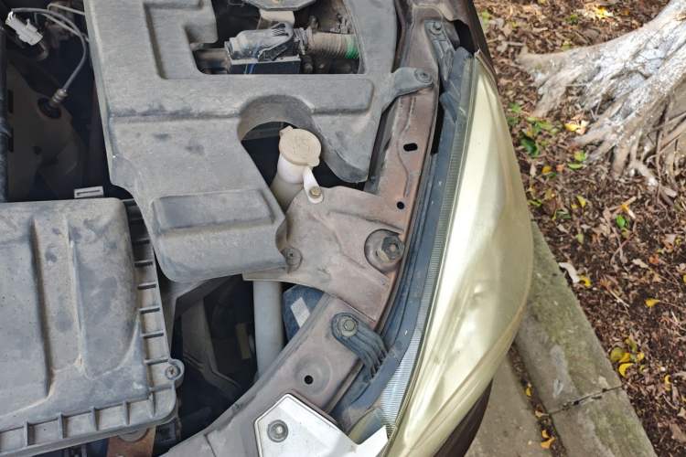 Used BAIC Weiwang M20 2014 1.5L practical type BJ415A Engine Bay Left