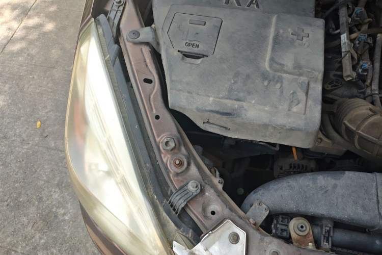 Used BAIC Weiwang M20 2014 1.5L practical type BJ415A Engine Bay Right