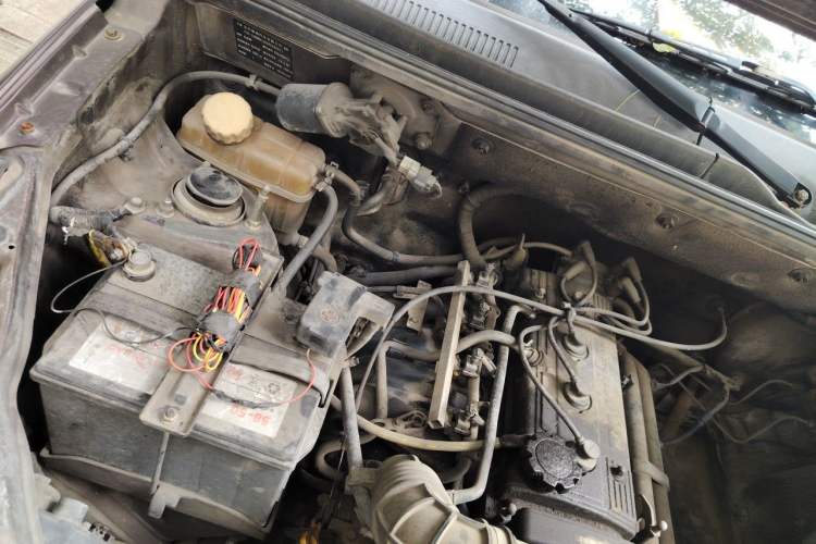 Used BAIC Weiwang M20 2014 1.5L Basic Version BJ415B Engine Bay Right