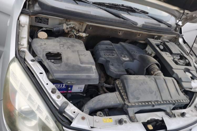 Used BAIC Weiwang M20 2014 1.5L Ultra-Luxury BJ415B Engine Bay Right