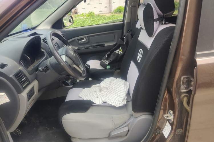 Used BAIC Weiwang M20 2014 1.5L practical type BJ415A Left Front Seat