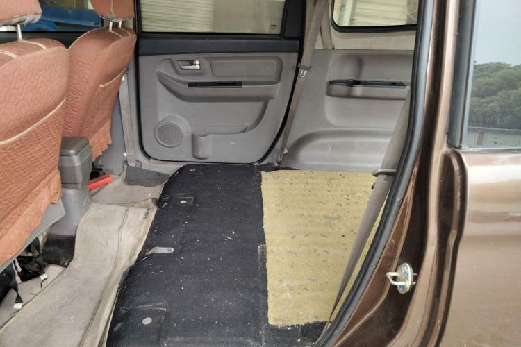 Used BAIC Weiwang M20 2014 1.5L Basic Version BJ415B Left Rear Seat
