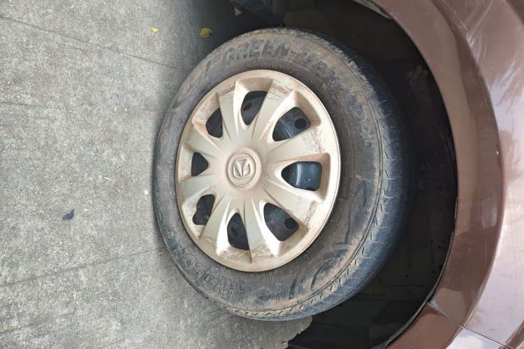 Used BAIC Weiwang M20 2014 1.5L practical type BJ415A Right Front Wheel Hub