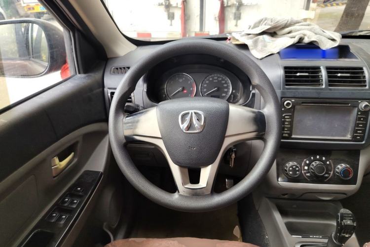 Used BAIC Weiwang M20 2014 1.5L Basic Version BJ415B Steering Wheel