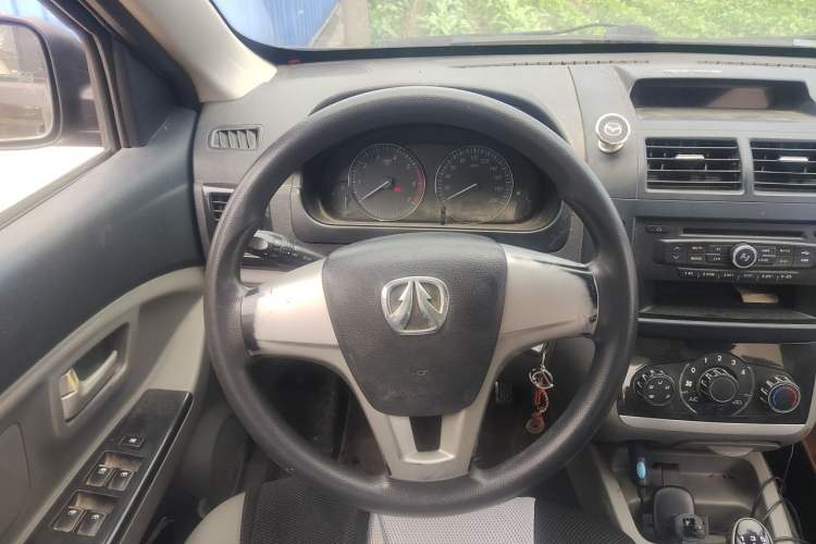 Used BAIC Weiwang M20 2014 1.5L practical type BJ415A Steering Wheel