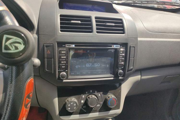 Used BAIC Weiwang M20 2014 1.5L Basic Version DAM15DL Audio And AC Panel