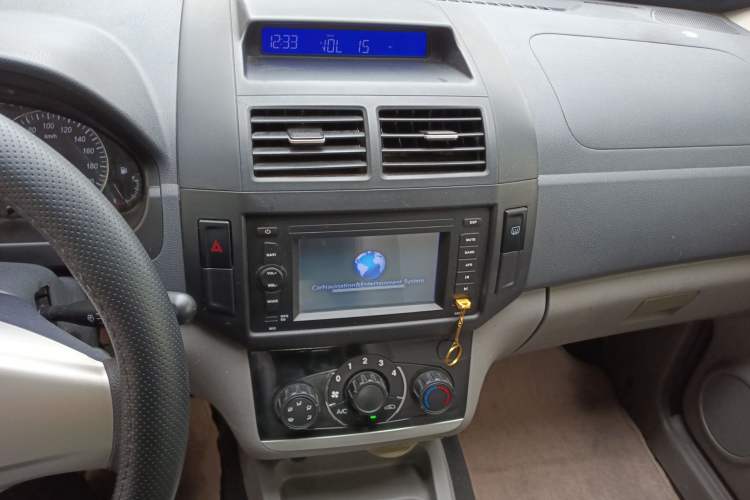 Used BAIC Weiwang M20 2014 1.5L Comfort version DAM15DL Audio And AC Panel