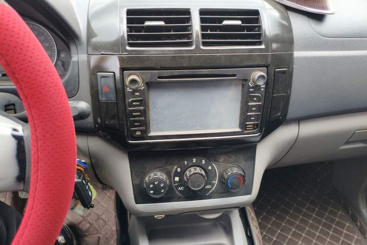 Used BAIC Weiwang M20 2014 1.5L practical type BJ415A Audio And AC Panel