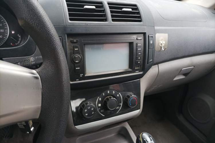 Used BAIC Weiwang M20 2014 1.5L Comfort Version BJ415B Audio And AC Panel