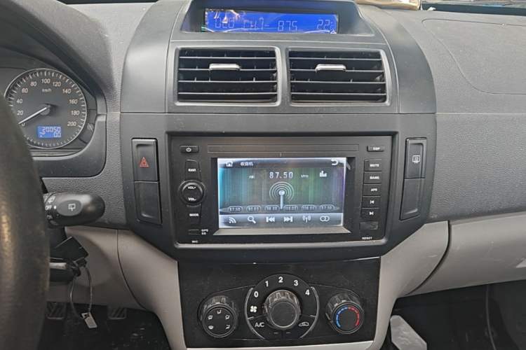 Used BAIC Weiwang M20 2014 1.5L Comfort Version BJ415B Audio And AC Panel