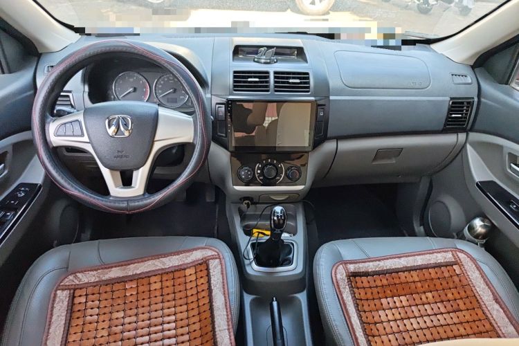 Used BAIC Weiwang M20 2014 1.5L Ultra-Luxury BJ415B Center Console