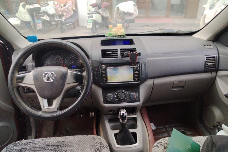 Used BAIC Weiwang M20 2014 1.5L practical type BJ415A Center Console