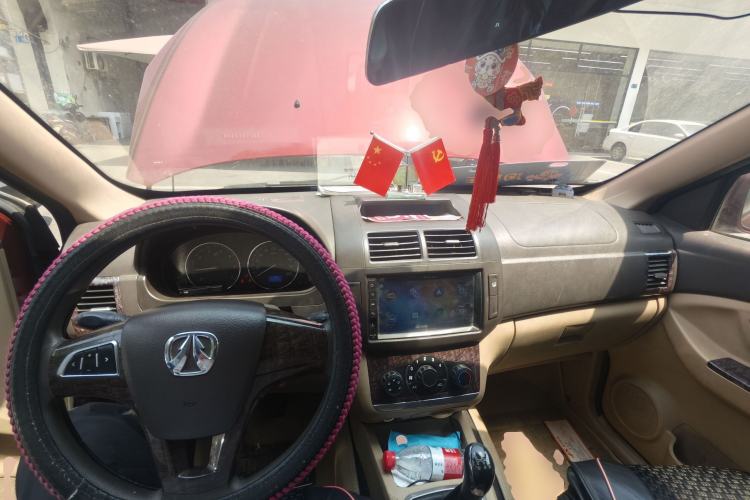 Used BAIC Weiwang M20 2014 1.5L Comfort version DAM15DL Center Console