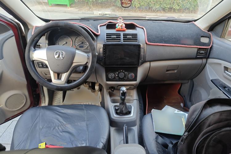 Used BAIC Weiwang M20 2014 1.5L practical type BJ415A Center Console
