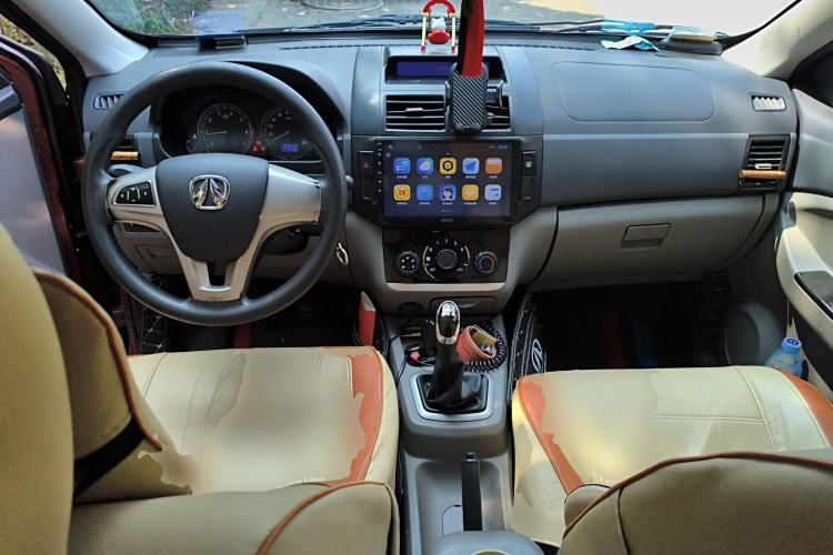 Used BAIC Weiwang M20 2014 1.5L Comfort Version BJ415B Center Console