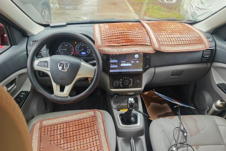 Used BAIC Weiwang M20 2014 1.5L Ultra-Luxury BJ415B Center Console