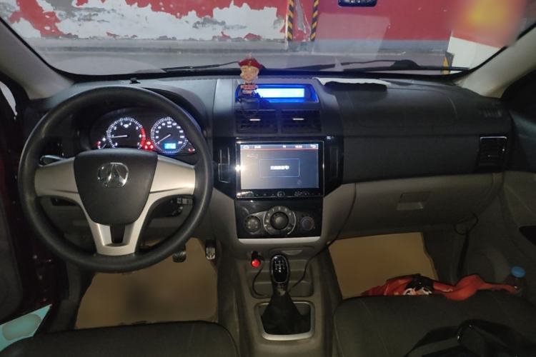 Used BAIC Weiwang M20 2014 1.5L practical type BJ415A Center Console