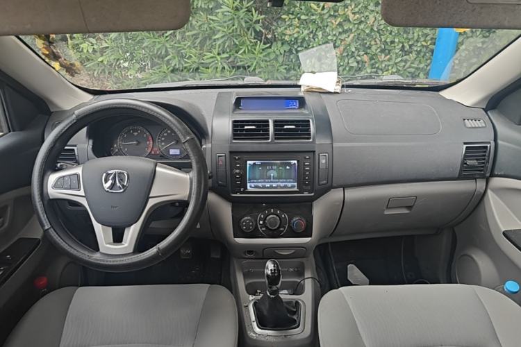 Used BAIC Weiwang M20 2014 1.5L Comfort Version BJ415B Center Console