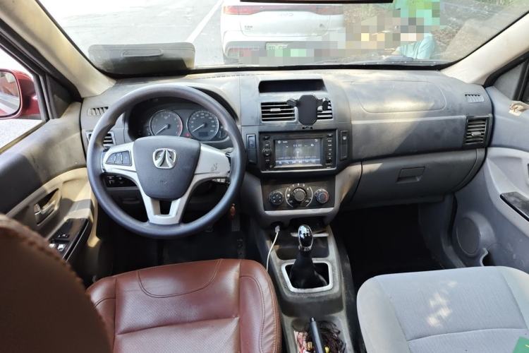 Used BAIC Weiwang M20 2014 1.5L Comfort Version BJ415B Center Console