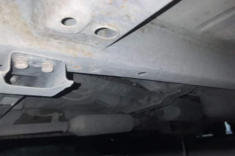 Used BAIC Weiwang M20 2014 1.5L practical type BJ415A Chassis Front Left
