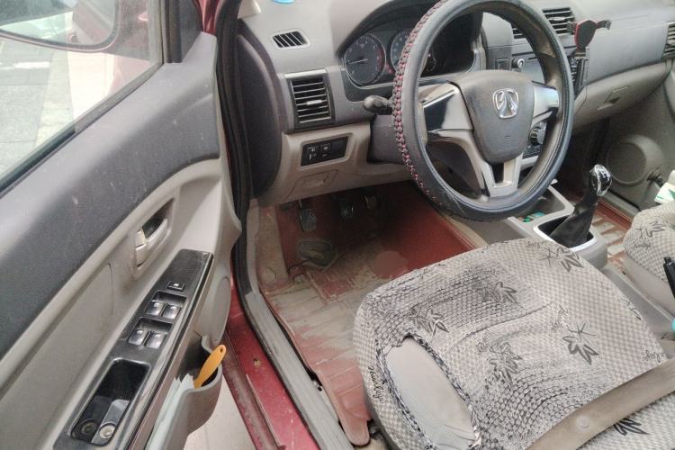 Used BAIC Weiwang M20 2014 1.5L practical type BJ415A Driver Seat