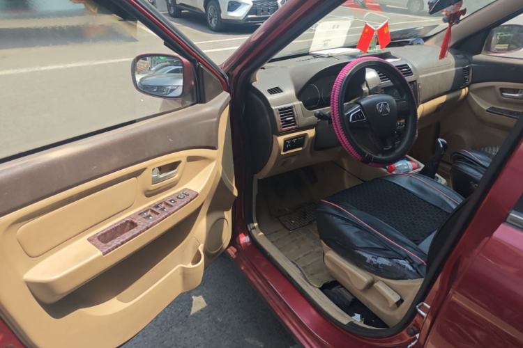Used BAIC Weiwang M20 2014 1.5L Comfort version DAM15DL Driver Seat