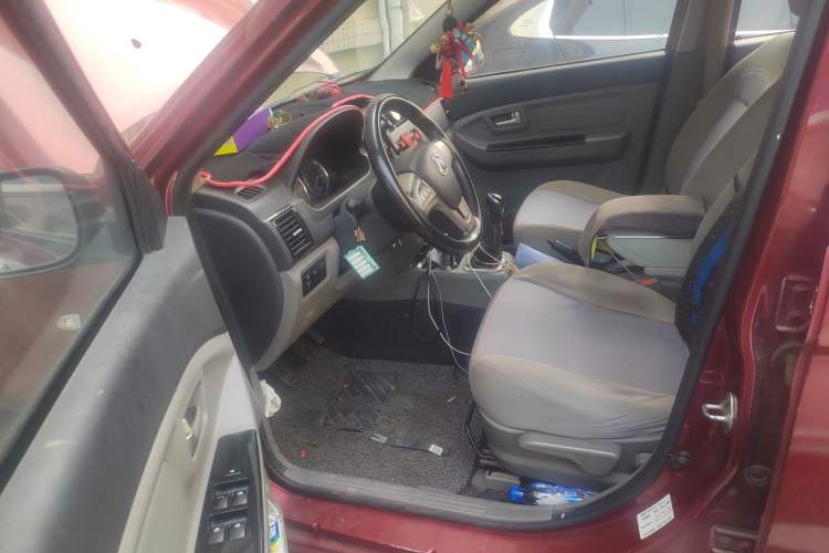 Used BAIC Weiwang M20 2014 1.5L Comfort version DAM15DL Driver Seat