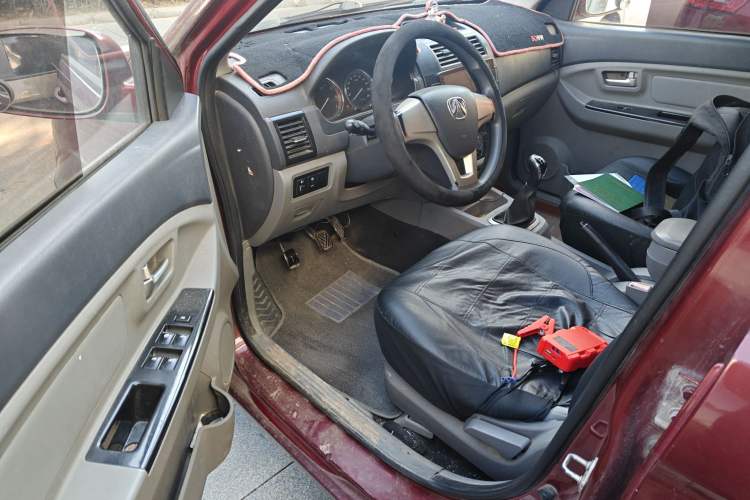 Used BAIC Weiwang M20 2014 1.5L practical type BJ415A Driver Seat