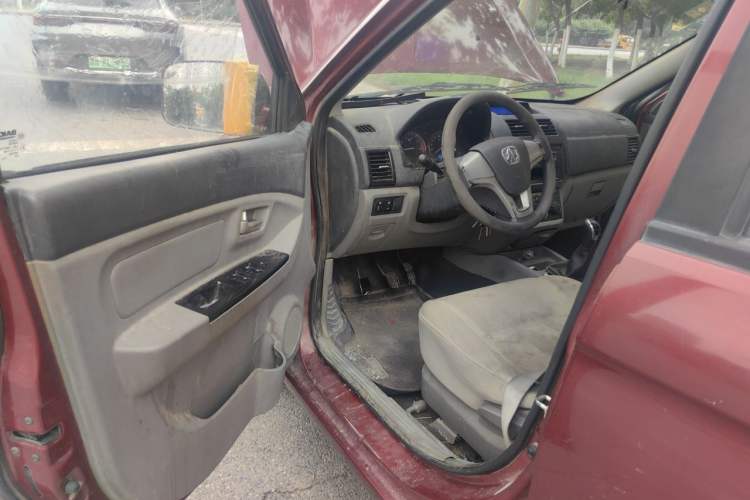 Used BAIC Weiwang M20 2014 1.5L practical type BJ415A Driver Seat