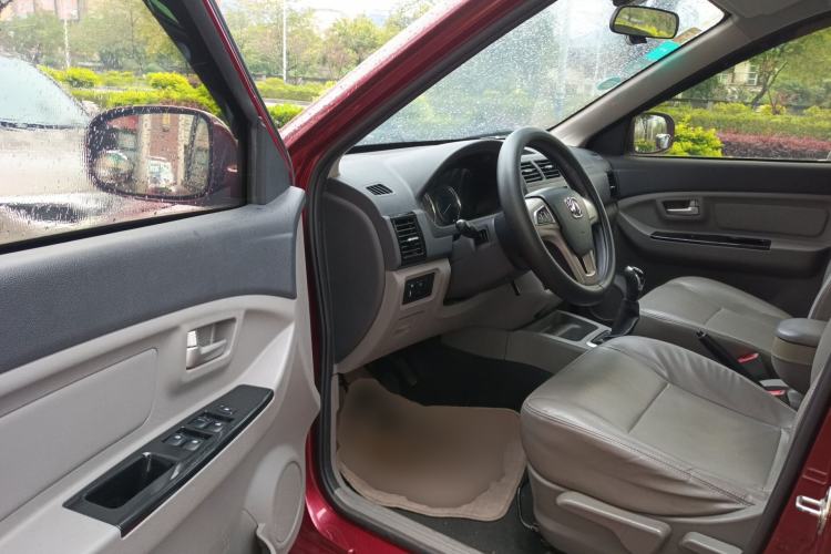 Used BAIC Weiwang M20 2014 1.5L Comfort version DAM15DL Driver Seat