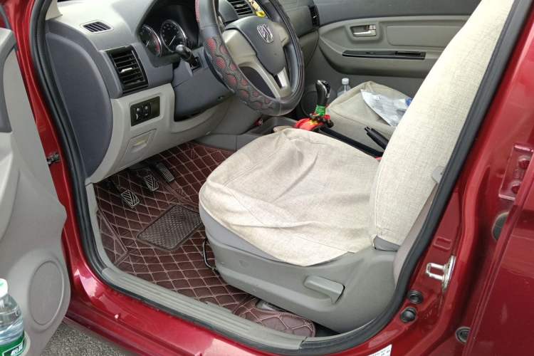 Used BAIC Weiwang M20 2014 1.5L Basic Version DAM15DL Driver Seat
