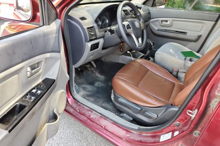 Used BAIC Weiwang M20 2014 1.5L Comfort Version BJ415B Driver Seat