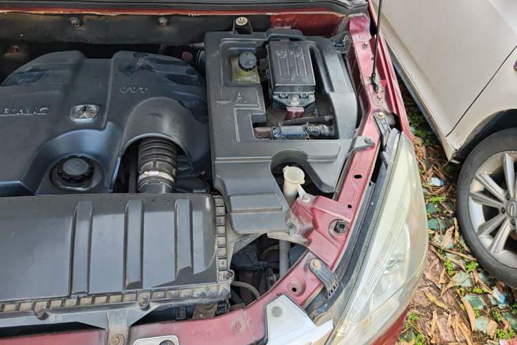 Used BAIC Weiwang M20 2014 1.5L Ultra-Luxury BJ415B Engine Bay Left