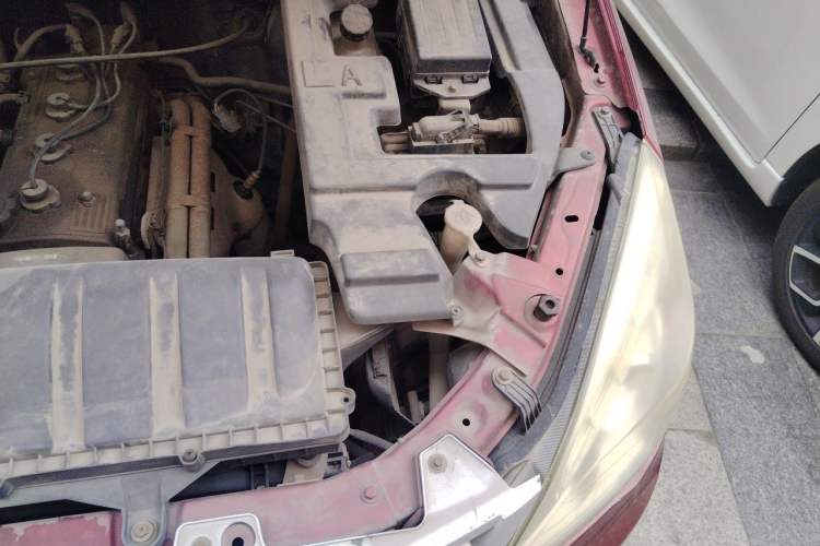 Used BAIC Weiwang M20 2014 1.5L practical type BJ415A Engine Bay Left