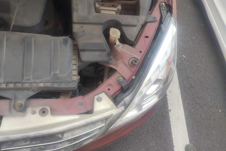 Used BAIC Weiwang M20 2014 1.5L Comfort version DAM15DL Engine Bay Left