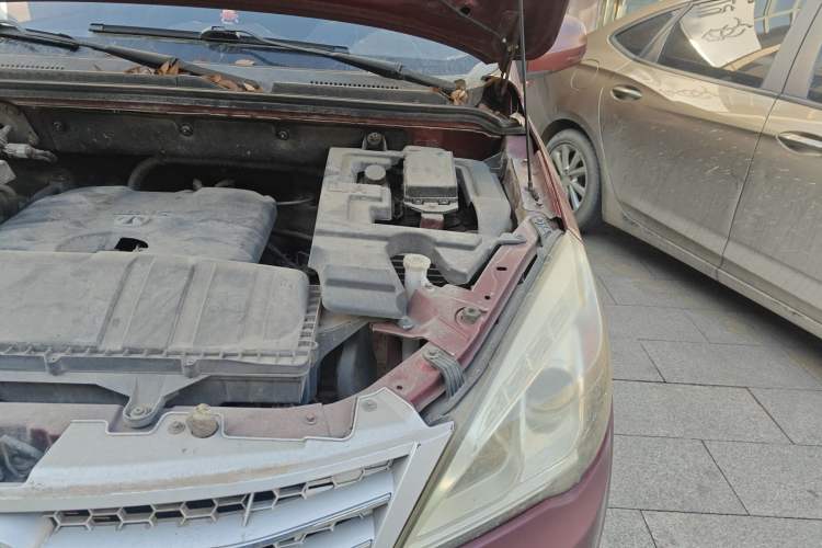 Used BAIC Weiwang M20 2014 1.5L practical type BJ415A Engine Bay Left