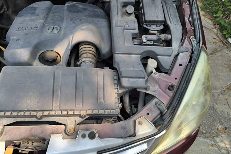 Used BAIC Weiwang M20 2014 1.5L Comfort Version BJ415B Engine Bay Left
